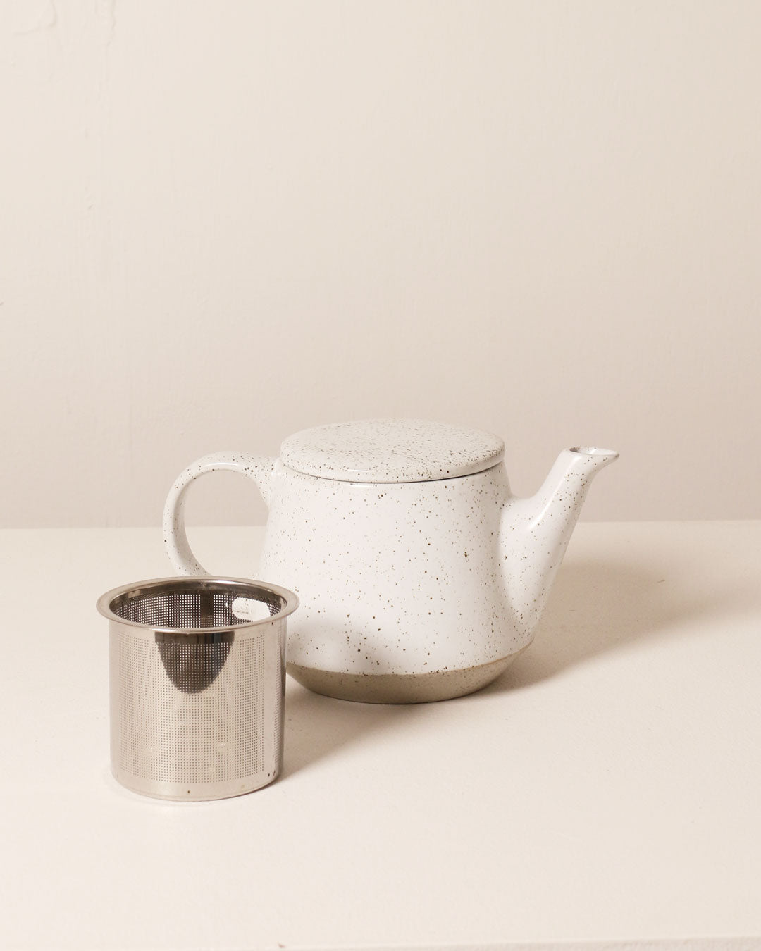 Ritual Teapot / Speckled White